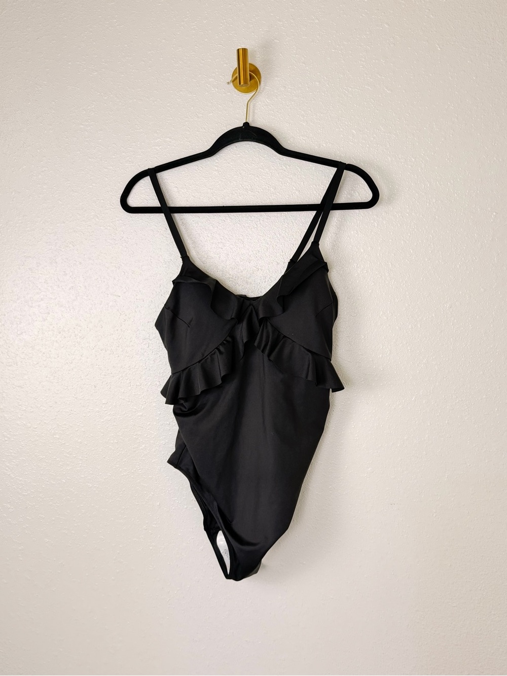 NWT Maternity Mama H&M Black Ruffle One-Piece Swimsuit - Baby moon beach swim